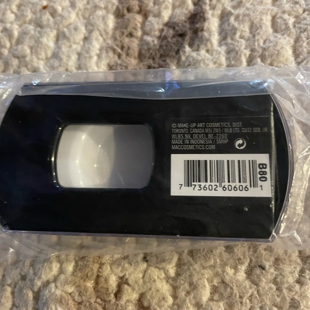 NIB! MAC false eyelashes - Picture 3 of 3